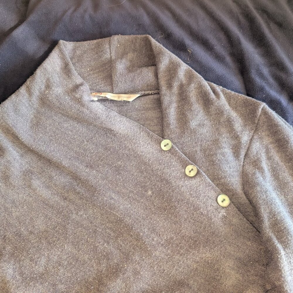 Japanese Weekend. Soft grey tunic top with unique structural elements. - Picture 4 of 5